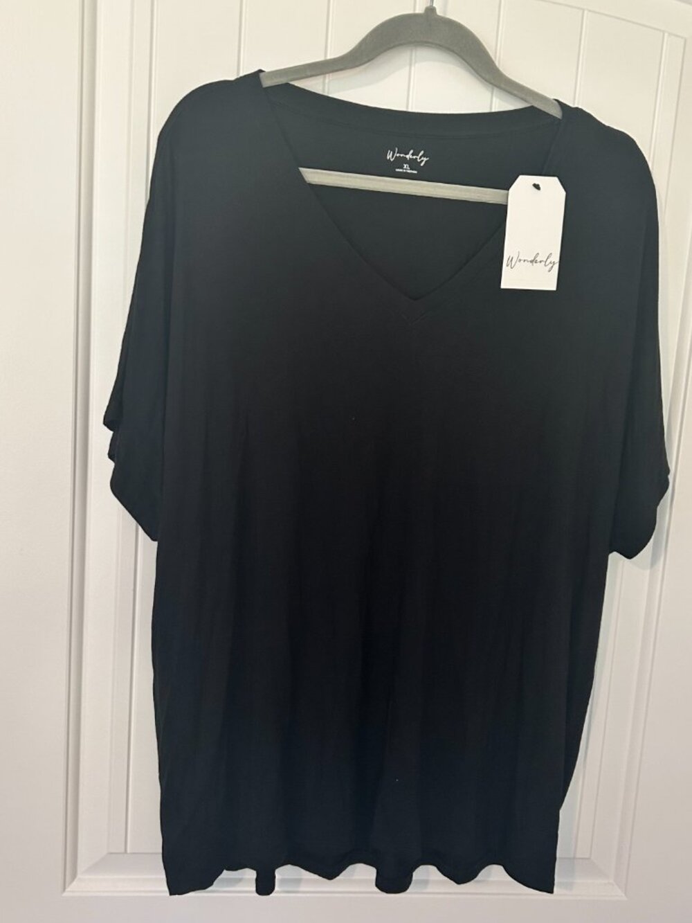 Wonderly Women's Black V-Neck Short Sleeve Tee Shirt NWT Size XL Casual Basic